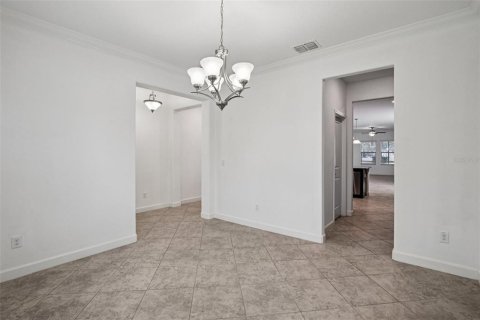 House in Land O' Lakes, Florida 5 bedrooms, 350.52 sq.m. № 1852658 - photo 24