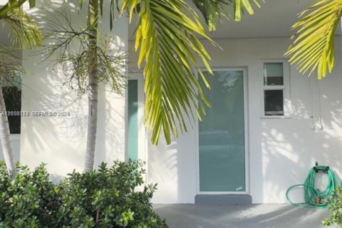 House in Miami Shores, Florida 1 bedroom, 73.86 sq.m. № 2263058