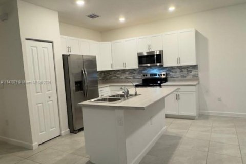 Townhouse in Miami, Florida 3 bedrooms, 170.2 sq.m. № 1845608 - photo 30