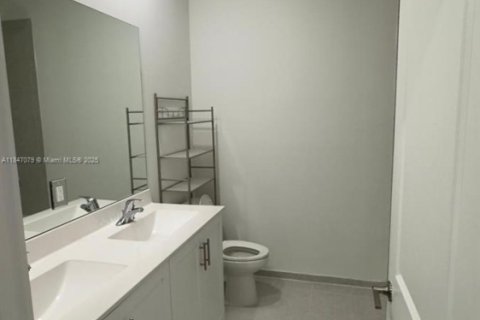 Townhouse in Miami, Florida 3 bedrooms, 170.2 sq.m. № 1845608 - photo 18
