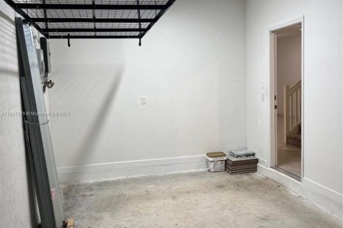 Townhouse in Miami, Florida 3 bedrooms, 170.2 sq.m. № 1845608 - photo 6