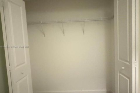 Townhouse in Miami, Florida 3 bedrooms, 170.2 sq.m. № 1845608 - photo 24
