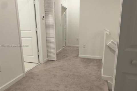 Townhouse in Miami, Florida 3 bedrooms, 170.2 sq.m. № 1845608 - photo 12