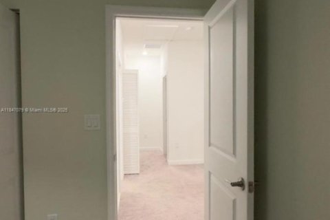 Townhouse in Miami, Florida 3 bedrooms, 170.2 sq.m. № 1845608 - photo 28
