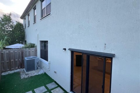 Townhouse in Miami, Florida 3 bedrooms, 170.2 sq.m. № 1845608 - photo 4
