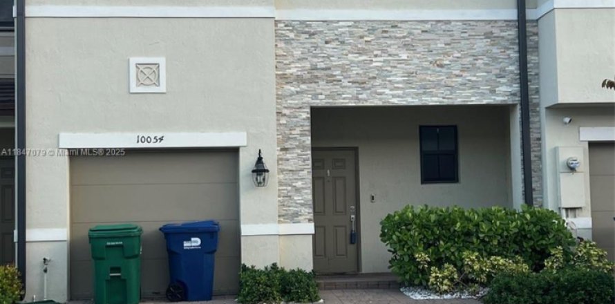 Townhouse in Miami, Florida 3 bedrooms, 170.2 sq.m. № 1845608