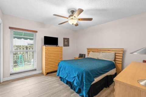 House in Plantation, Florida 4 bedrooms, 210.14 sq.m. № 2261571 - photo 22