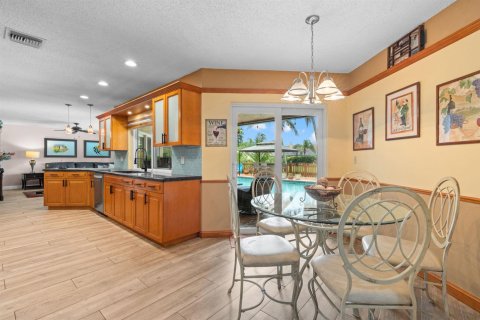 House in Plantation, Florida 4 bedrooms, 210.14 sq.m. № 2261571 - photo 13