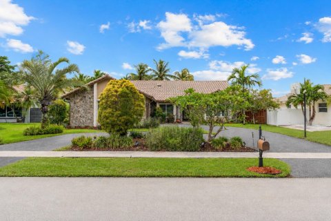 House in Plantation, Florida 4 bedrooms, 210.14 sq.m. № 2261571 - photo 4