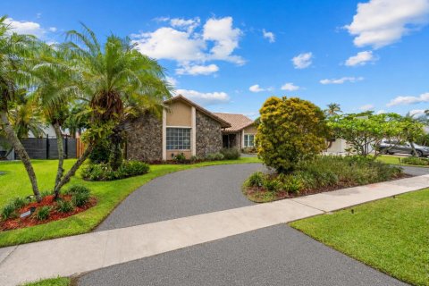 House in Plantation, Florida 4 bedrooms, 210.14 sq.m. № 2261571 - photo 3