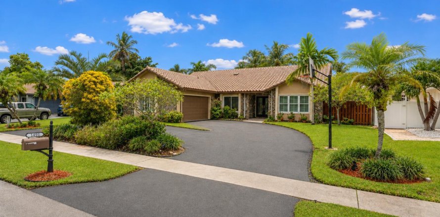 House in Plantation, Florida 4 bedrooms, 210.14 sq.m. № 2261571