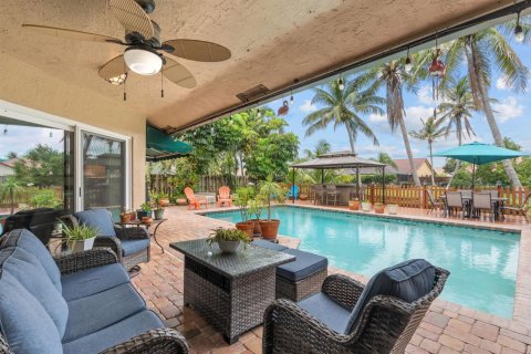 House in Plantation, Florida 4 bedrooms, 210.14 sq.m. № 2261571 - photo 26