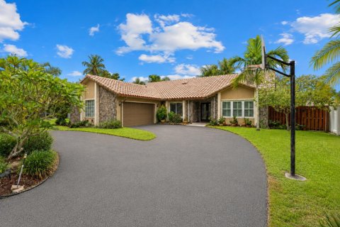 House in Plantation, Florida 4 bedrooms, 210.14 sq.m. № 2261571 - photo 2