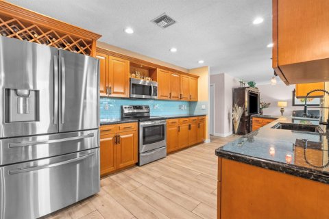 House in Plantation, Florida 4 bedrooms, 210.14 sq.m. № 2261571 - photo 11
