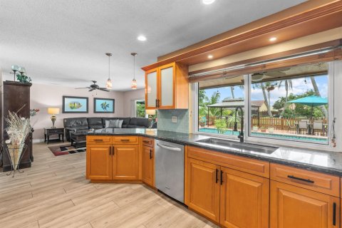 House in Plantation, Florida 4 bedrooms, 210.14 sq.m. № 2261571 - photo 14