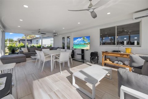 Villa ou maison à louer à Cape Coral, Floride: 3 chambres, 168.9 m2 № 1747258 - photo 6