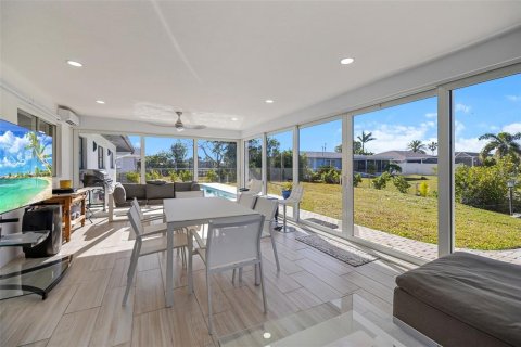 Villa ou maison à louer à Cape Coral, Floride: 3 chambres, 168.9 m2 № 1747258 - photo 3