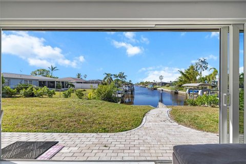 Villa ou maison à louer à Cape Coral, Floride: 3 chambres, 168.9 m2 № 1747258 - photo 5