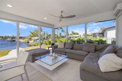 Villa ou maison à louer à Cape Coral, Floride: 3 chambres, 168.9 m2 № 1747258 - photo 7