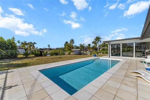Villa ou maison à louer à Cape Coral, Floride: 3 chambres, 168.9 m2 № 1747258 - photo 2