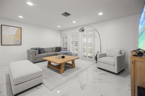 Villa ou maison à louer à Cape Coral, Floride: 3 chambres, 168.9 m2 № 1747258 - photo 11