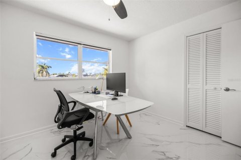 Villa ou maison à louer à Cape Coral, Floride: 3 chambres, 168.9 m2 № 1747258 - photo 23