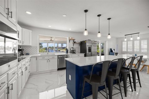 Villa ou maison à louer à Cape Coral, Floride: 3 chambres, 168.9 m2 № 1747258 - photo 13