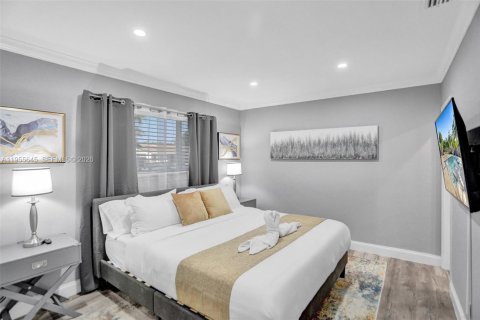 Купить виллу или дом в Лайтхаус-Пойнт, Флорида 6 спален, 264.4м2, № 2011766 - фото 7