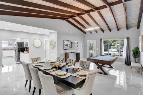 Купить виллу или дом в Лайтхаус-Пойнт, Флорида 6 спален, 264.4м2, № 2011766 - фото 4