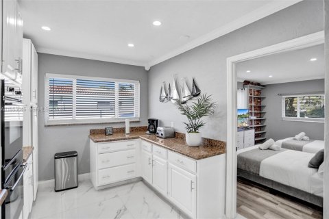 Купить виллу или дом в Лайтхаус-Пойнт, Флорида 6 спален, 264.4м2, № 2011766 - фото 17