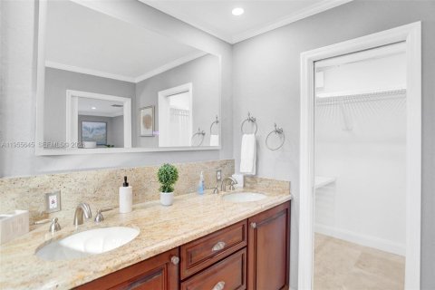 Купить виллу или дом в Лайтхаус-Пойнт, Флорида 6 спален, 264.4м2, № 2011766 - фото 28