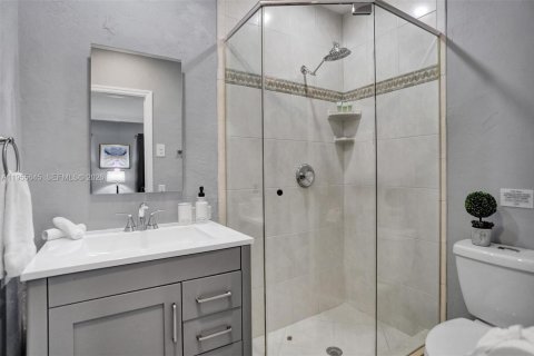 Купить виллу или дом в Лайтхаус-Пойнт, Флорида 6 спален, 264.4м2, № 2011766 - фото 9