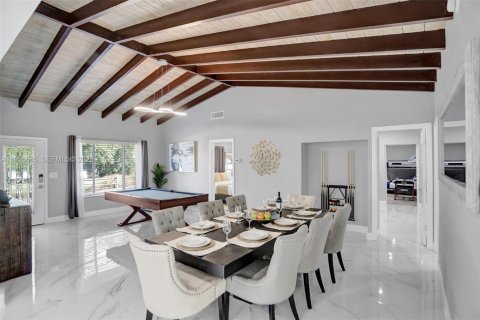 Купить виллу или дом в Лайтхаус-Пойнт, Флорида 6 спален, 264.4м2, № 2011766 - фото 3