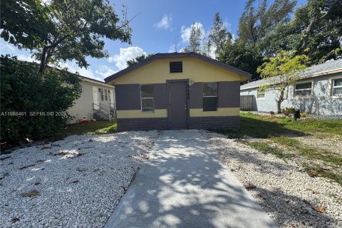 Casa en alquiler en Hollywood, Florida, 2 dormitorios, 85.01 m2 № 2053178 - foto 2