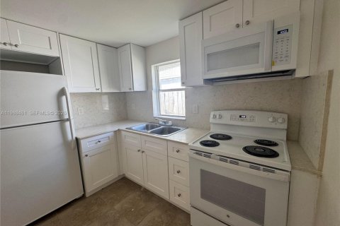 Casa en alquiler en Hollywood, Florida, 2 dormitorios, 85.01 m2 № 2053178 - foto 3