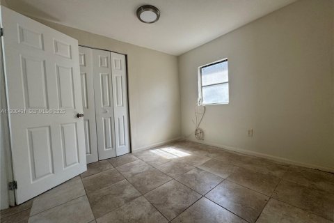 Casa en alquiler en Hollywood, Florida, 2 dormitorios, 85.01 m2 № 2053178 - foto 9