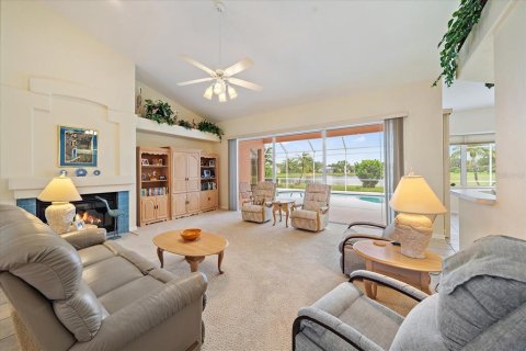 House in Bradenton, Florida 3 bedrooms, 222.22 sq.m. № 1858113 - photo 4