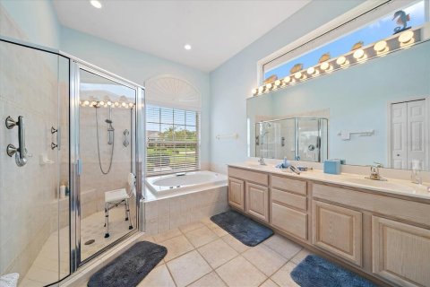House in Bradenton, Florida 3 bedrooms, 222.22 sq.m. № 1858113 - photo 20