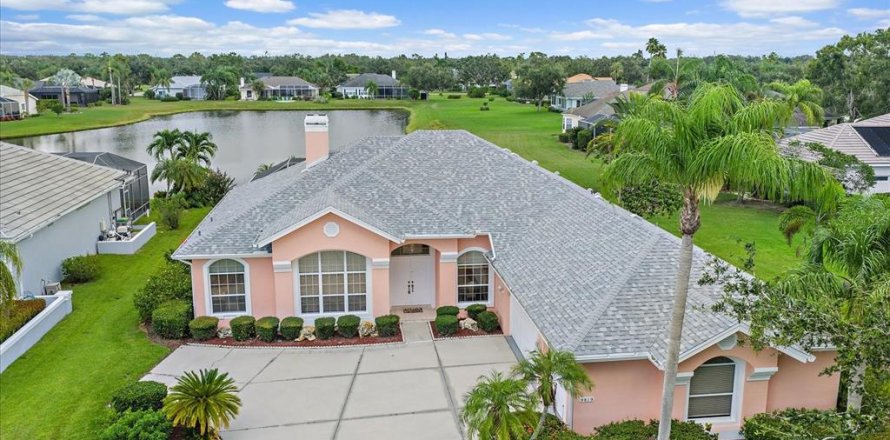 House in Bradenton, Florida 3 bedrooms, 222.22 sq.m. № 1858113