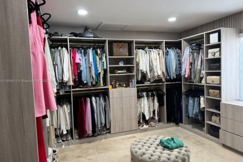 Casa en venta en Miami, Florida, 4 dormitorios, 361.48 m2 № 1966001 - foto 7