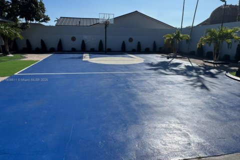 Casa en venta en Miami, Florida, 4 dormitorios, 361.48 m2 № 1966001 - foto 10