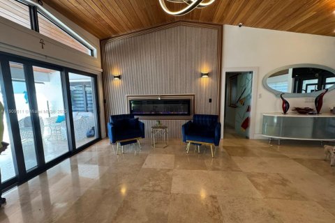Casa en venta en Miami, Florida, 4 dormitorios, 361.48 m2 № 1966001 - foto 3