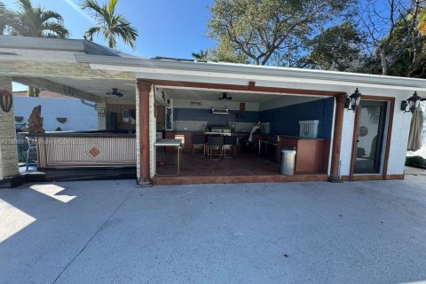 Casa en venta en Miami, Florida, 4 dormitorios, 361.48 m2 № 1966001 - foto 9