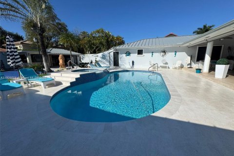 Casa en venta en Miami, Florida, 4 dormitorios, 361.48 m2 № 1966001 - foto 11