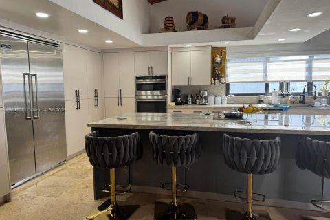 Casa en venta en Miami, Florida, 4 dormitorios, 361.48 m2 № 1966001 - foto 5