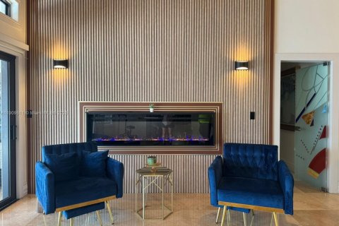 Casa en venta en Miami, Florida, 4 dormitorios, 361.48 m2 № 1966001 - foto 4