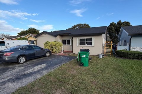 House in Miami, Florida 2 bedrooms, 107.02 sq.m. № 2046474