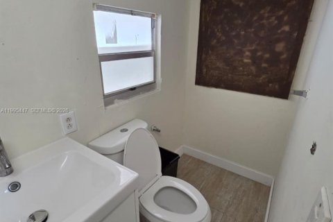 Apartamento en alquiler en Miami, Florida, 1 dormitorio № 2058624 - foto 11