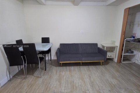 Apartamento en alquiler en Miami, Florida, 1 dormitorio № 2058624 - foto 6
