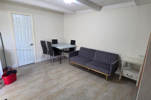 Apartamento en alquiler en Miami, Florida, 1 dormitorio № 2058624 - foto 4